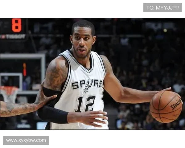 毛伟杰遭飞踹受伤 安东尼奥怒斥裁判漏判